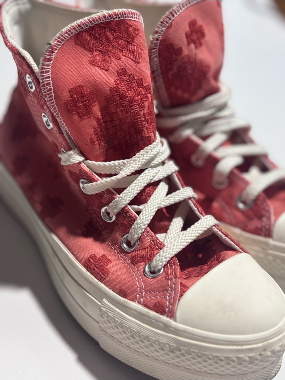 Converse Platform High Tops 8.5 | Coral Embroidered Boho Fall Festival Sneakers
